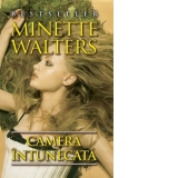 Camera intunecata