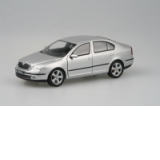 Skoda Octavia 2004 berlina (1:24, Diamond Silver)