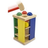 Turnul din lemn cu ciocan si bile Melissa and Doug