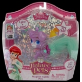 FIGURINA DISNEY CU COADA CARE LUMINEAZA - MATEY, CATELUSUL LUI ARIEL