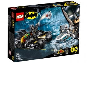 Mr. Freeze in batalia pe batcycle (76118)