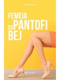 Femeia cu pantofi bej